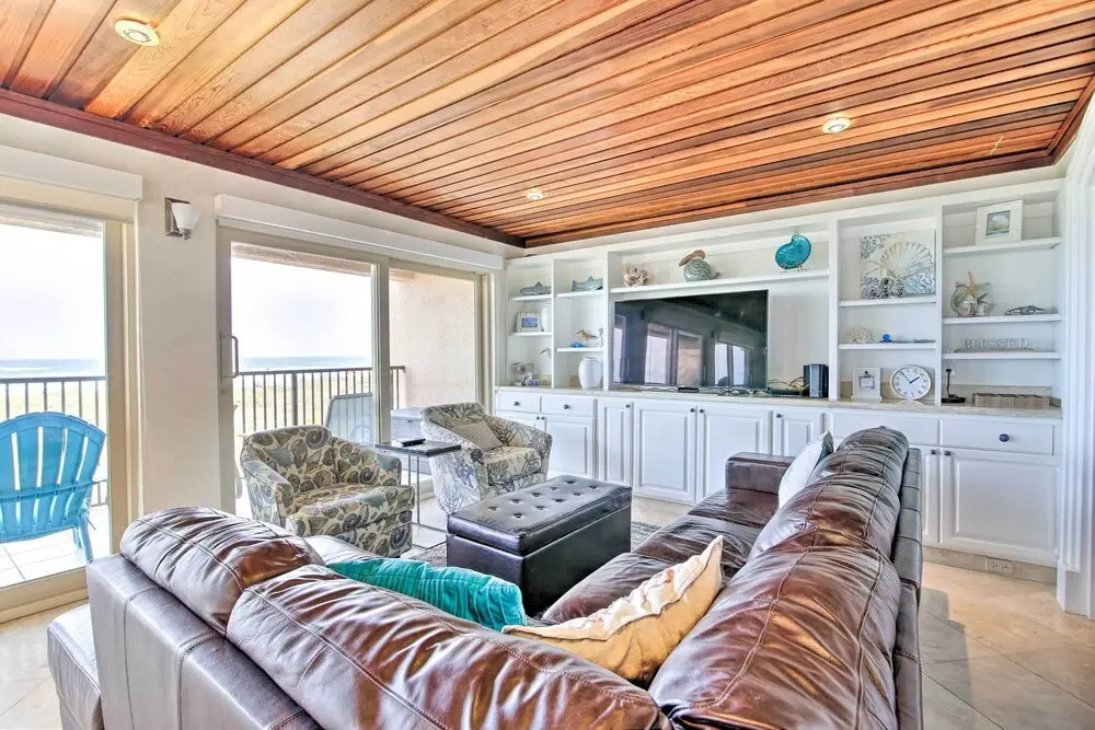Modern Beachfront Condo w/ Pool & Beach Access!