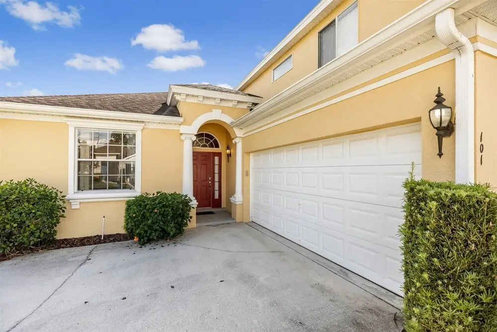 Beautiful 4 Bedroom, 4.5 Bathroom Villa on a Large Corner lot With South Facing Pool & Spa - 502