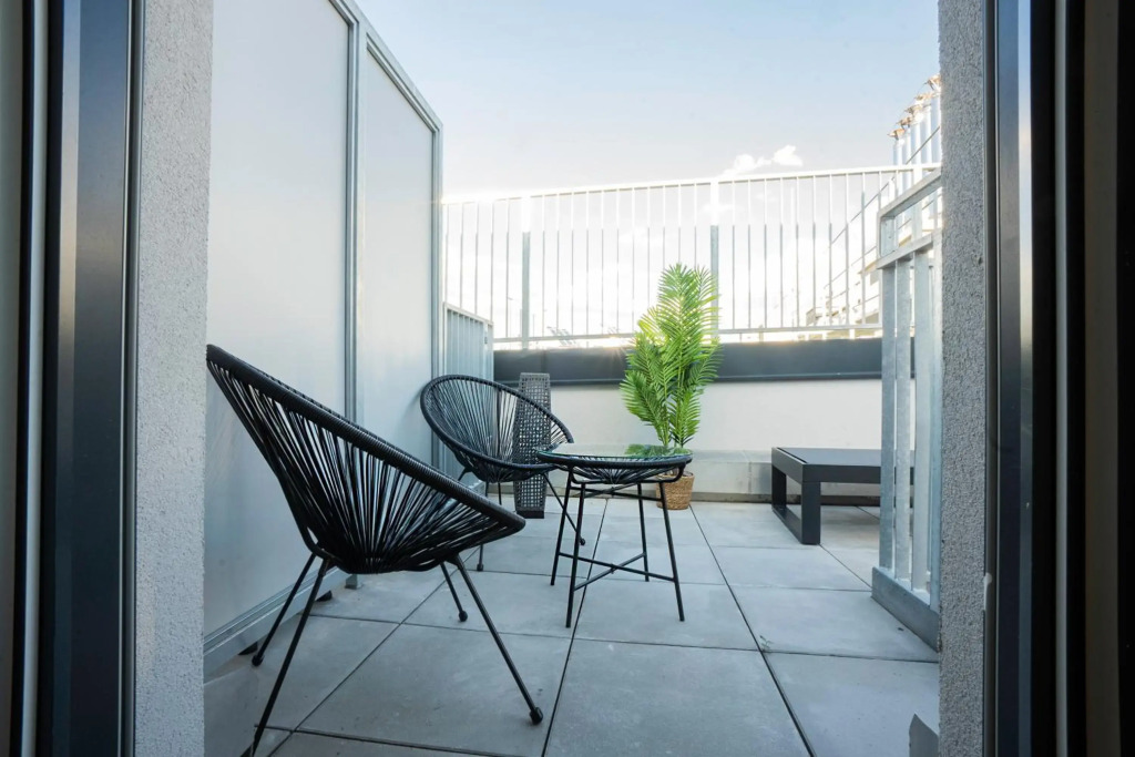 2-story penthouse with designer renovation for 2 people. A 15-minute walk to the city center