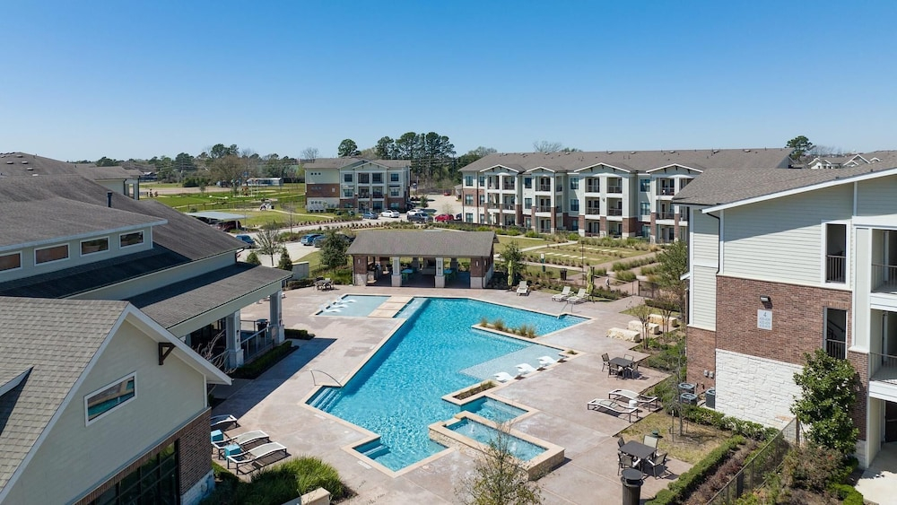 Landing Apartments Grand Harbor Near Falcon Point