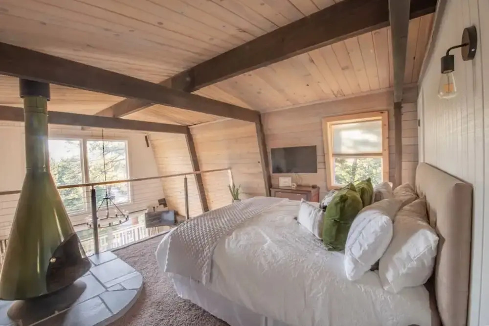 2066-big Bear Gambrel 2 Bedroom Home by RedAwning