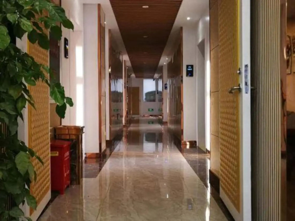 Huating Hotel (Jiangdu District Shaobo Ancient Town)