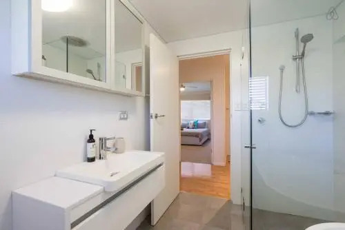 Spacious Coogee Beach Escape w Private Garage