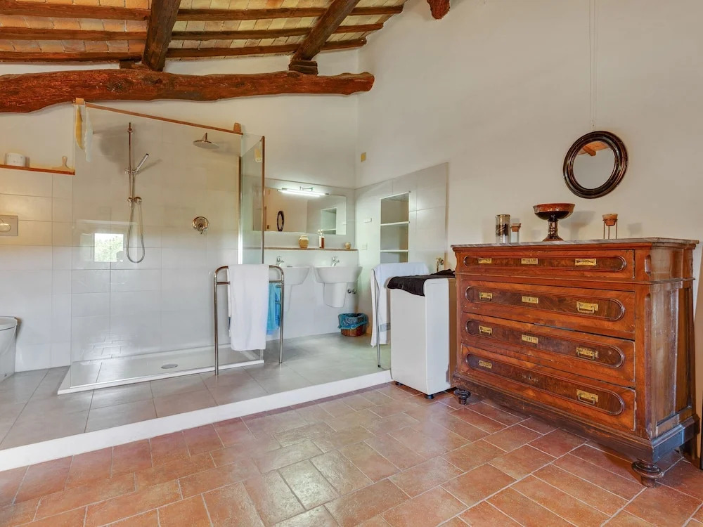 Lovely Holiday Home in Castellina in Chianti With Garden
