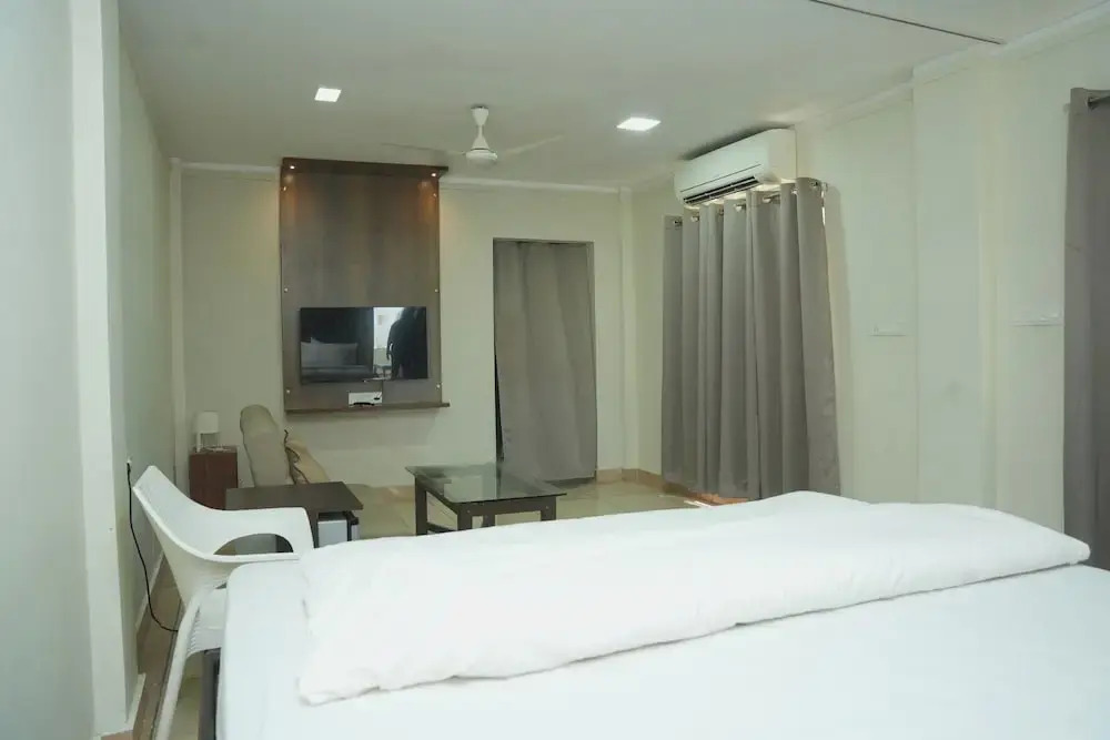 Hotel Grand Leela Krishna