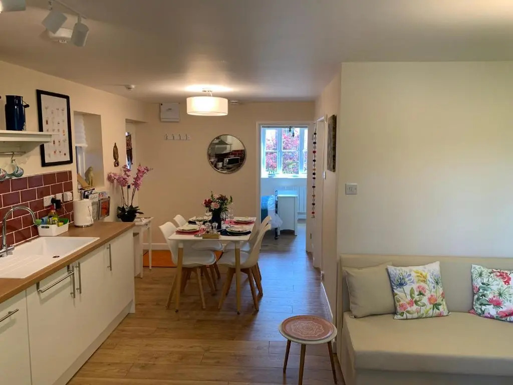 Pristine Apartment in The Centre of Glastonbury