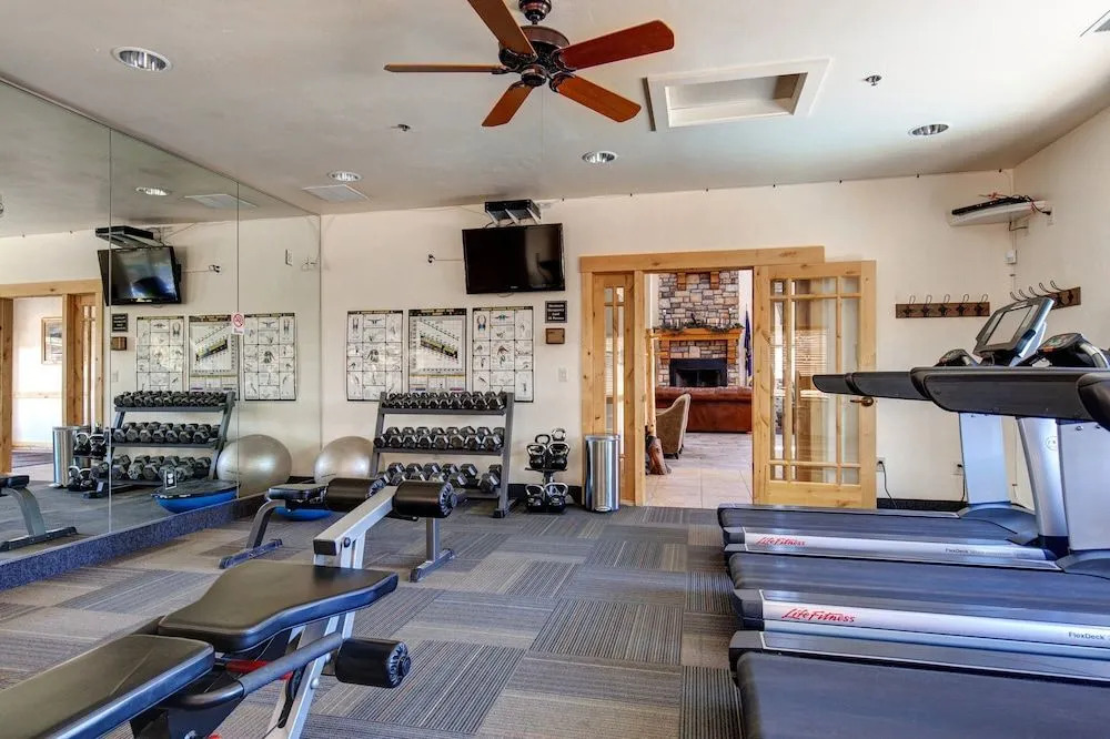 4BR/3.5BA Remarkable Bear Hollow Townhome by RedAwning