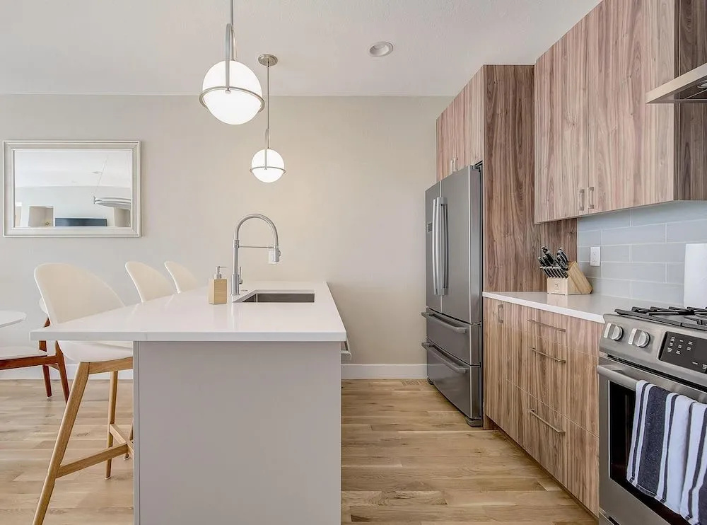New Stunning Modern Gem in Unbeatable Location