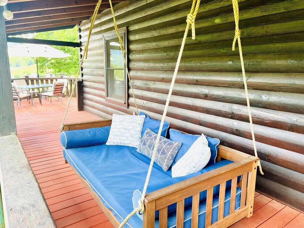 Burning Tree 3 Bedroom Cabin by RedAwning