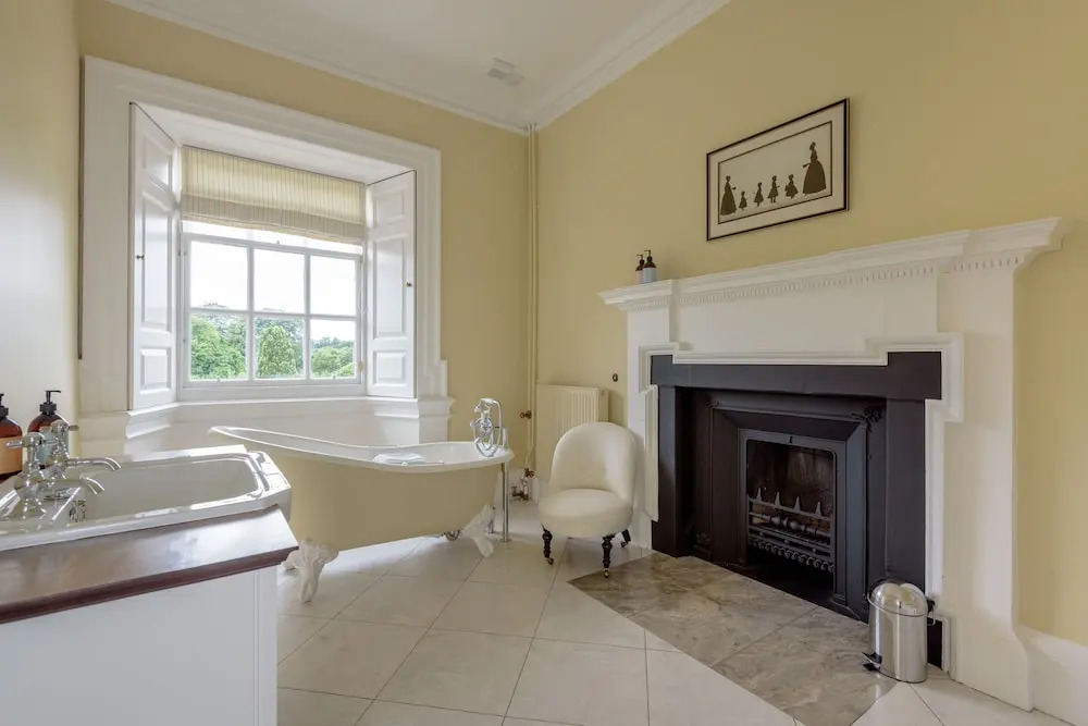 JOIVY Gilmerton House - Historic Scottish Mansion