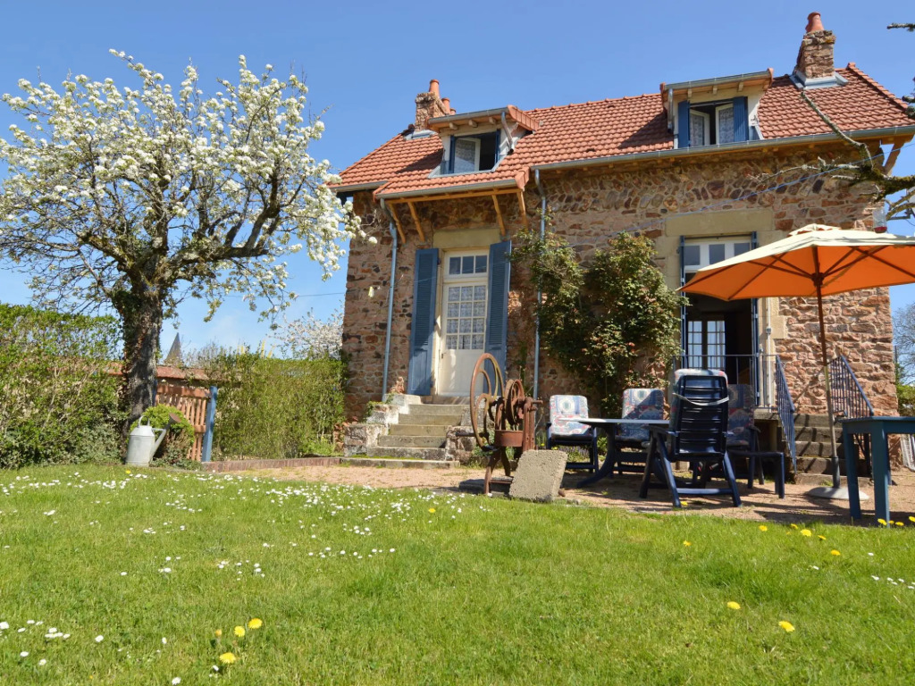 Modern Holiday Home in Saint-Honore-les-Bains with Terrace