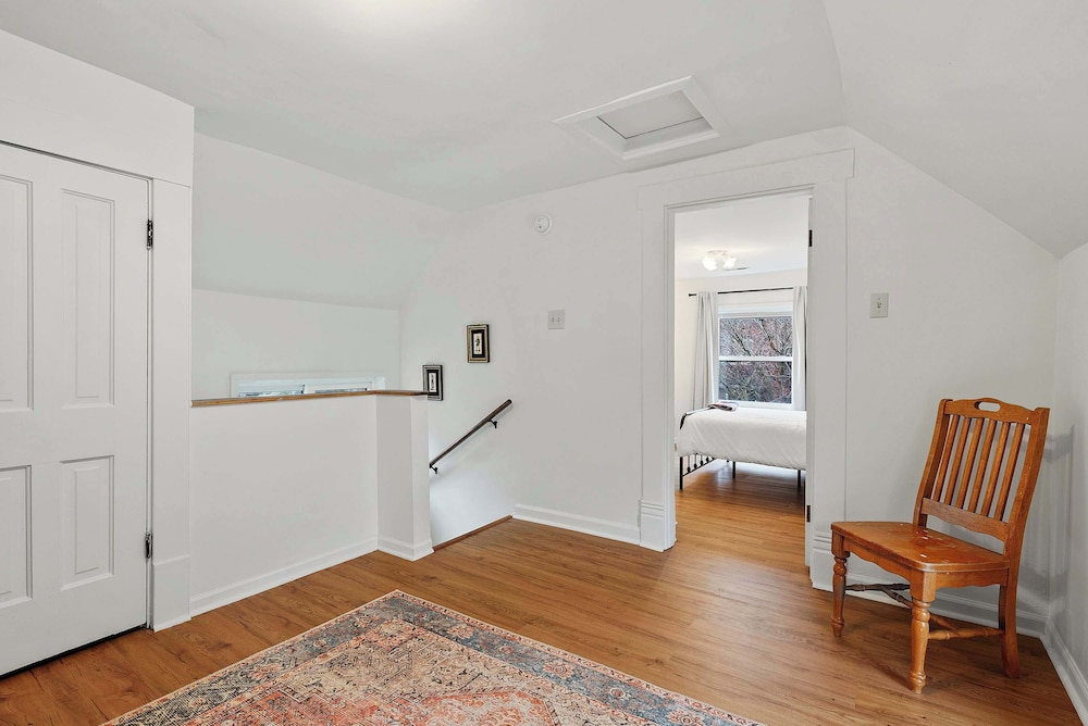 Morrill Modern Retreat Desirable Marion Village!