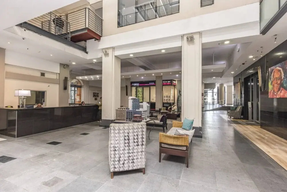 Central and Spacious 1 Bedroom Flat With Swimming Pool