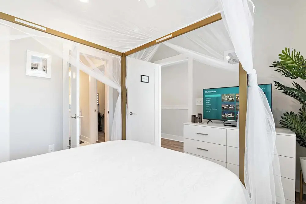 Private Home w Rooftop Game Room Near Downtown