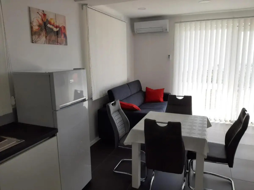 Seaview APARTMENTS HOJA