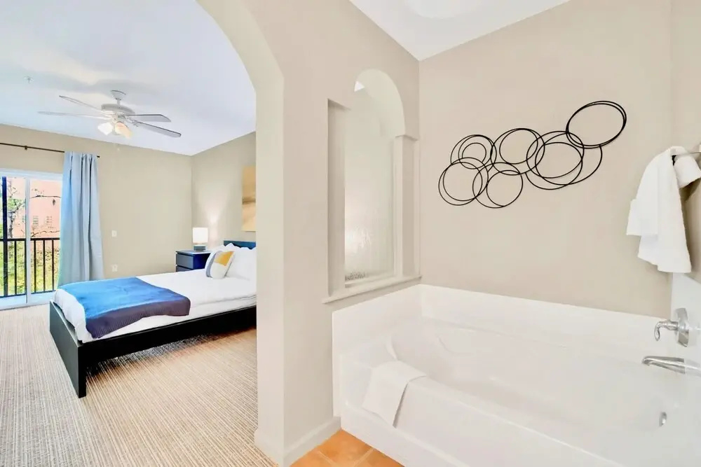 Near Disney - Spacious 3BR Condo With Netflix - Pool Hot Tub