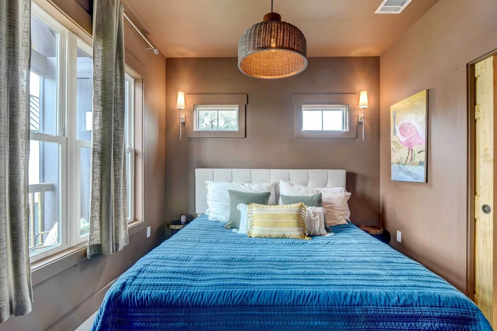 1 Mi to Historic Pleasure Pier: Home w/ Grill!