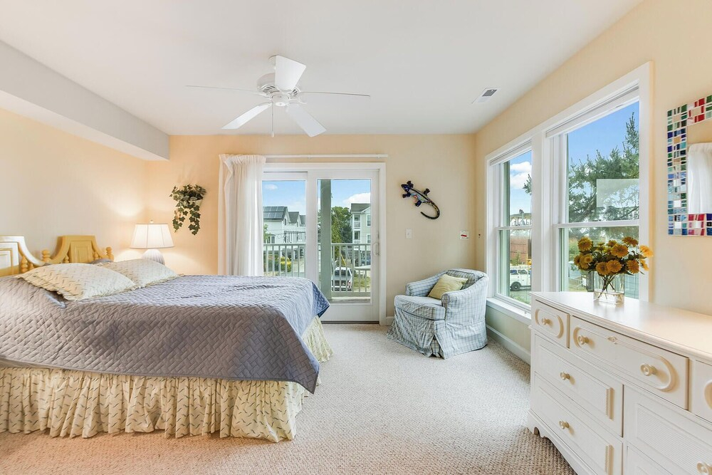 Rodney Avenue 8B
