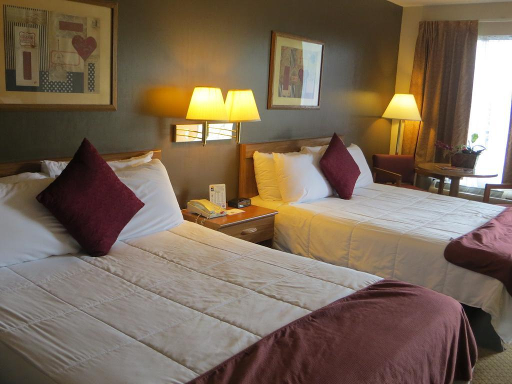 Lodge At the Falls