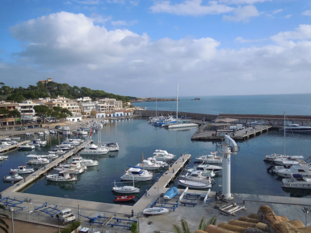 Hostal Port Corona