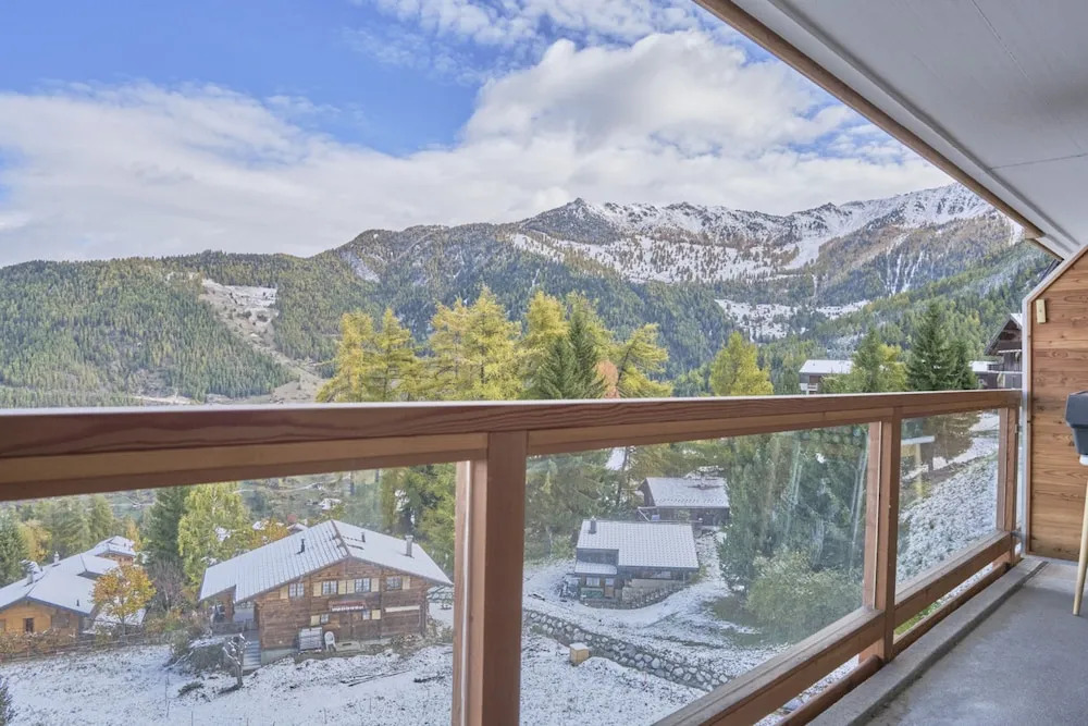 Cosy Apartment in the Centre of Town With Views and Parking