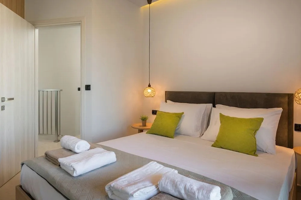 Aegean Breeze Luxury Apartments next to the sea