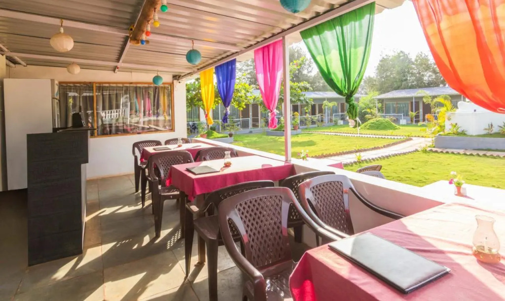 Treebo Lands End Beach Resort - 100m From Morjim Beach