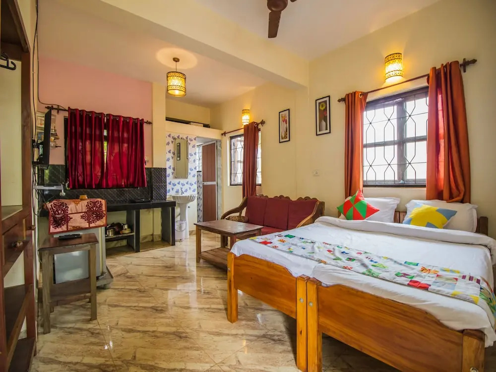 OYO 13360 Home Studio Morjim Beach