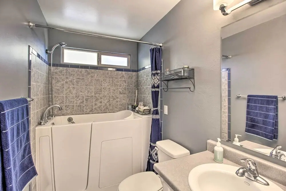 Groups Welcome! 2-home Tucson Escape w/ Fire Pit