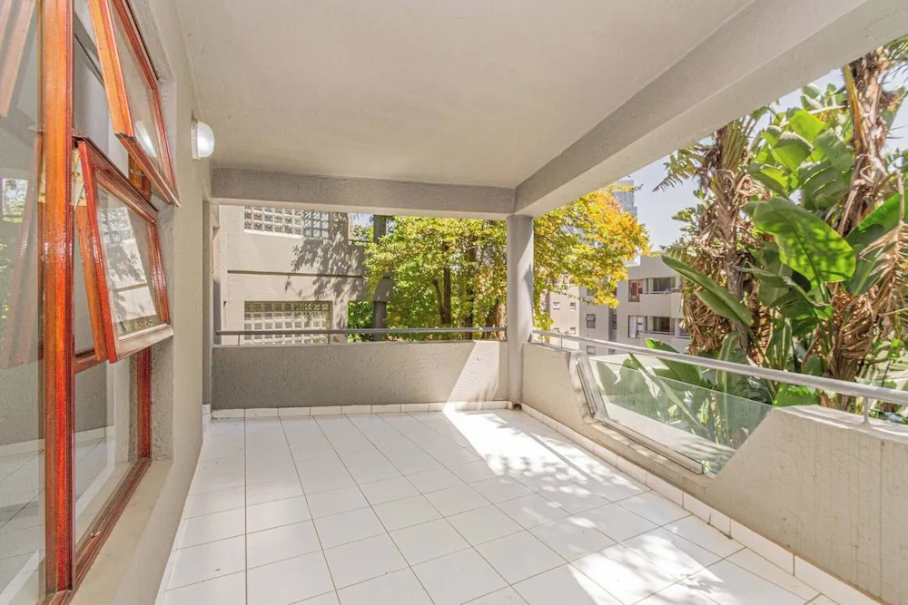 Sandton City 3 Bedroom Apartment With Balcony