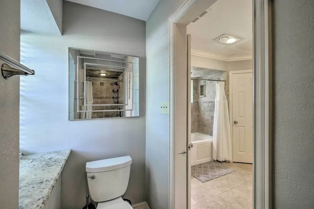 Spacious Houston Home, Day Trip to Galveston!