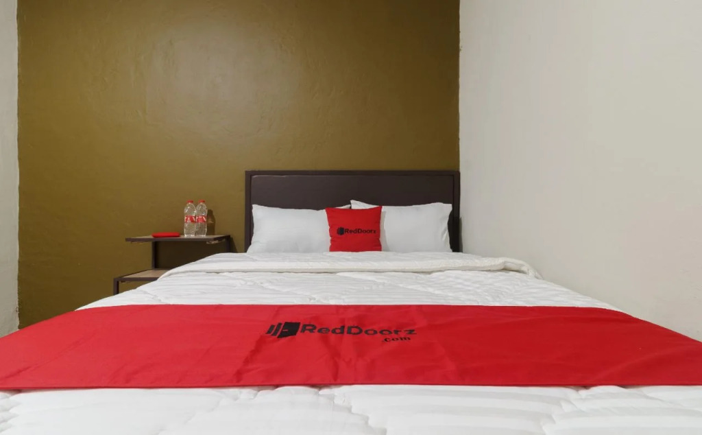 RedDoorz near Cikampek Mall Karawang