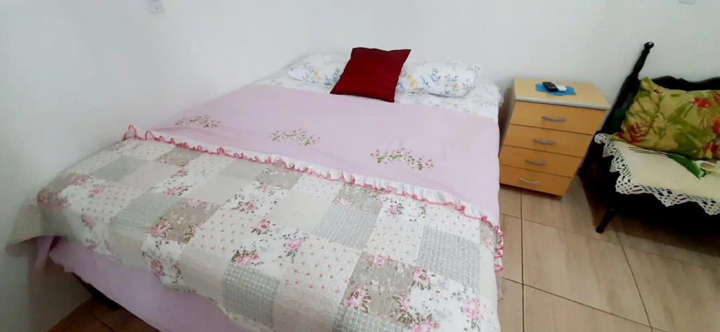 KITNET S2 em TORRES-RS - Na mais bela praia Gaúcha - Cozinha - Banheiro - Ar condicionado - TV smart 32 - Wi-Fi - Estacionamento - Anfitriã Superhost no BnB