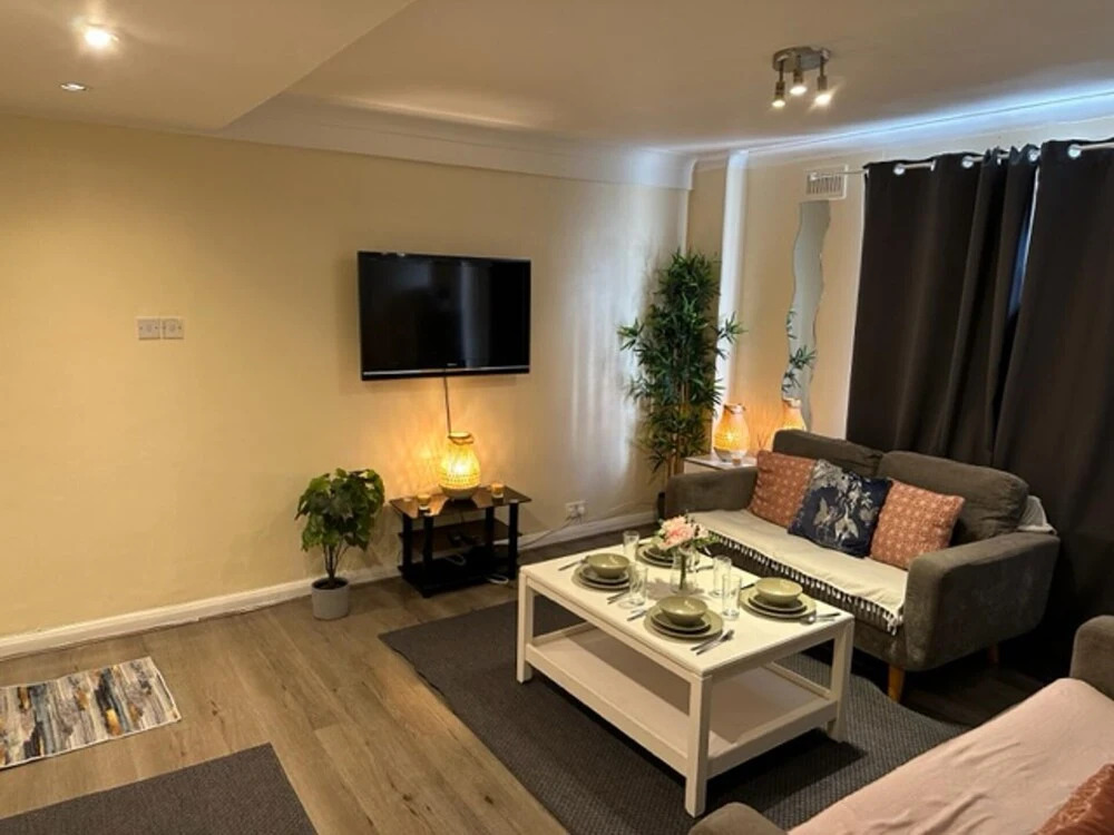 Superb 1-bed Private Family Apartment in Centre