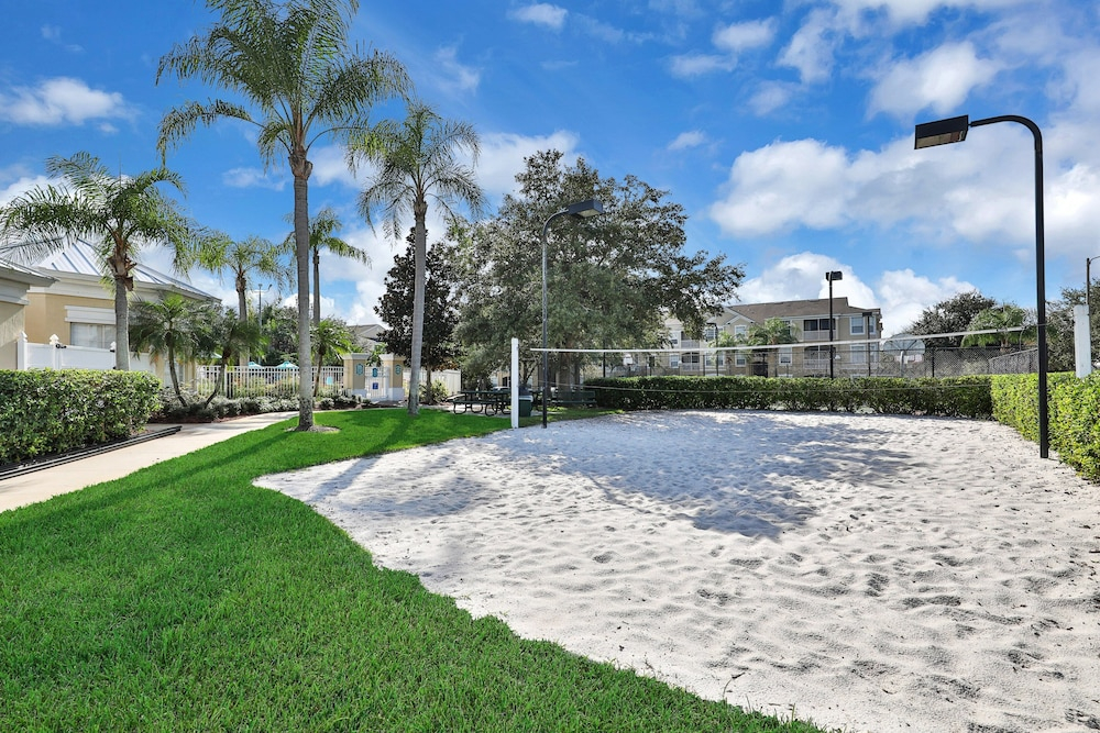 Resort Condo With Pools, hot Tub, Game Room, Tennis, Gym, Balcony, AC, & W/D