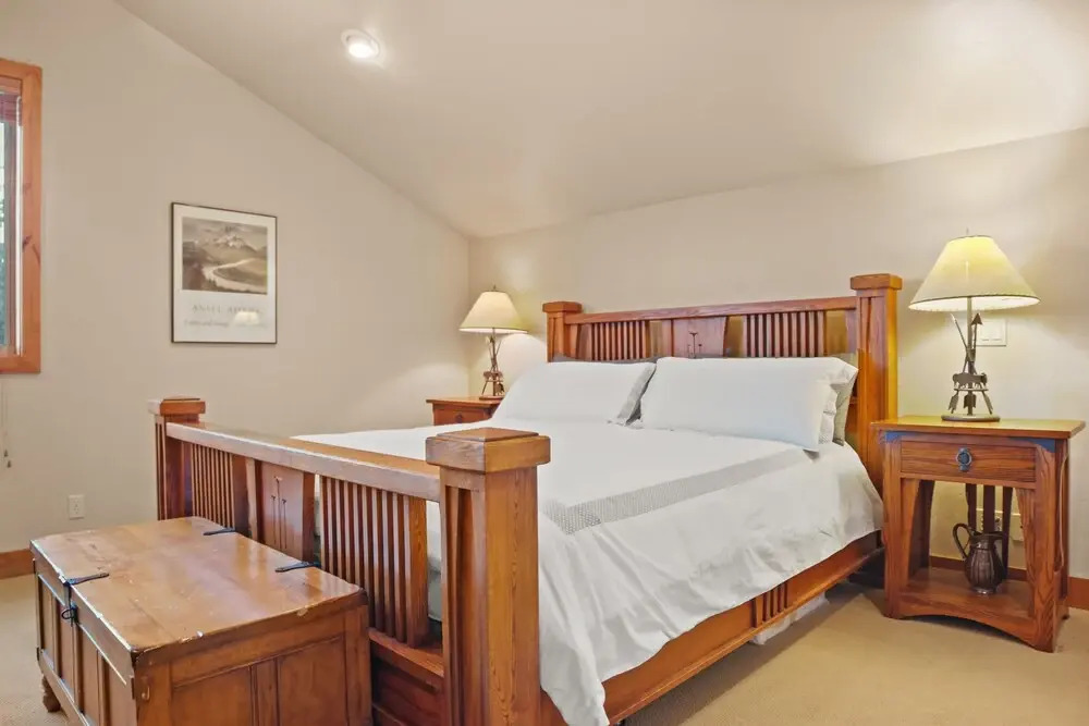 Scenic Mountain Escape With Entertainment Haven 5 Bedroom Home