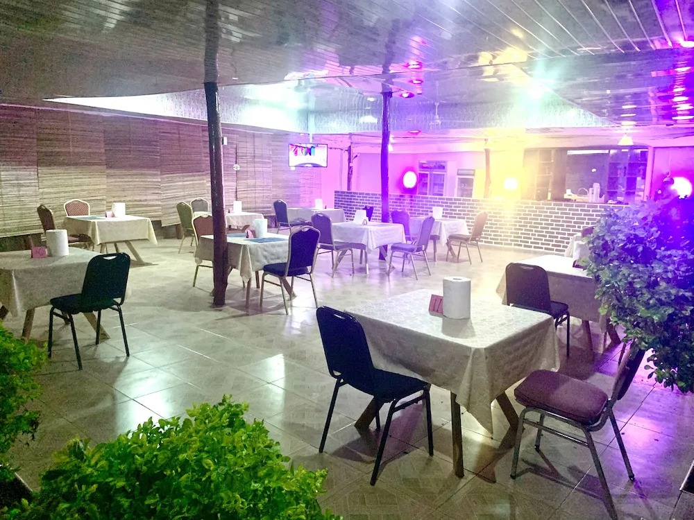 Sundowner Lodge