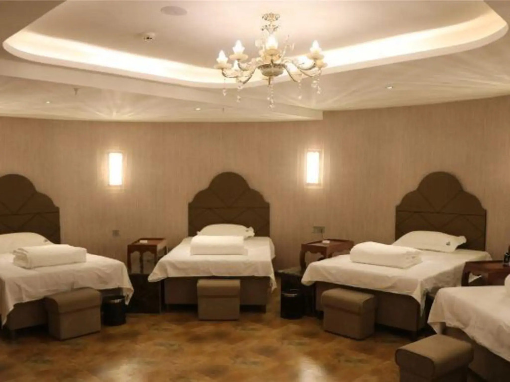 Langshen Hotel (Xichang Torch Square Haihe Sky Street)