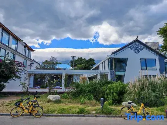Yoyo Erting Sea-view Designer Guesthouse (Erhai Ecological Corridor Branch)