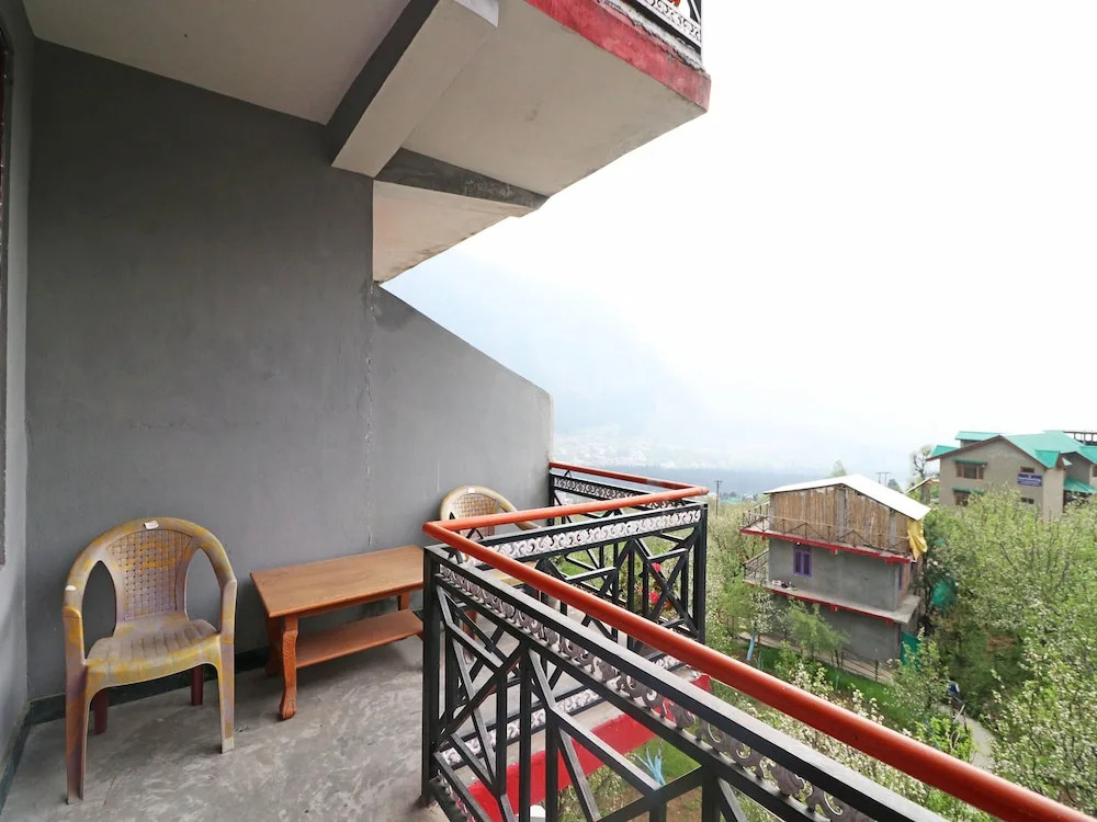 OYO 13698 Home Valley View 2BHK Hadimba Temple Road