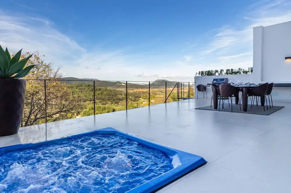 Montblau in Buger With 4 Bedrooms and 5 Bathrooms