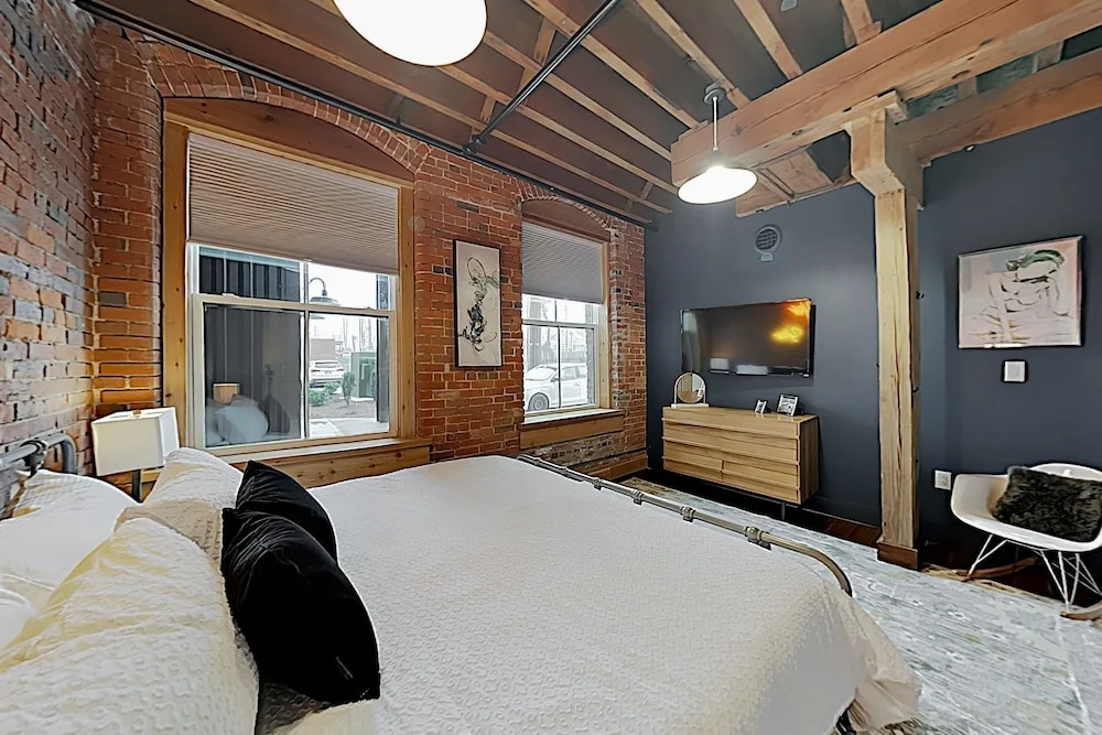 New Listing! Chic 1865 W/ Rooftop Deck 2 Bedroom Condo
