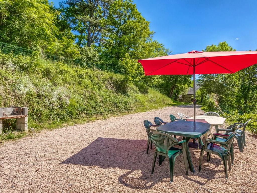 Lovely Cottage in Pontgibaud with Garden Near Lake