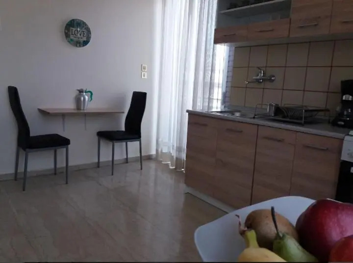 Comfortable 4th fl flat ideal for up to 8 people