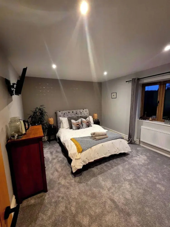 Luxurious 5-bedroom House Rental With Scenic Countryside Views