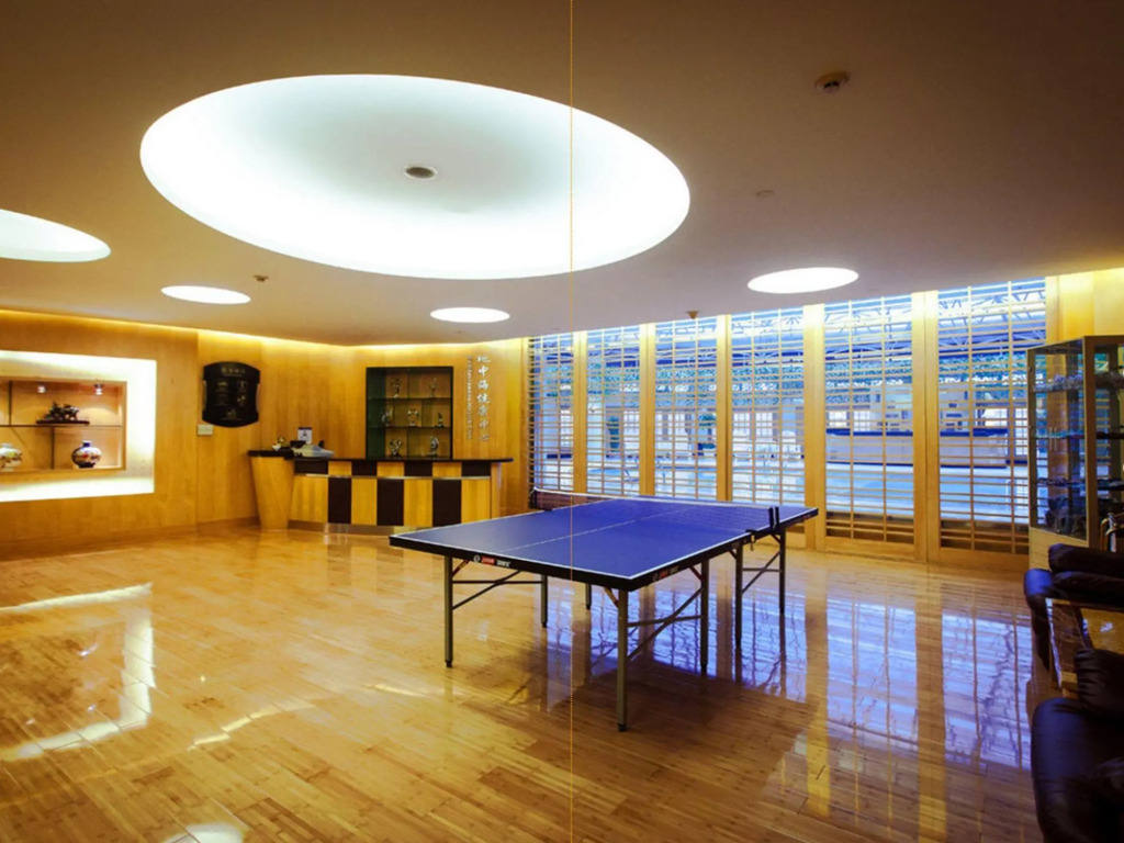 Wuhan Mayflowers Hotel (Wuchang Railway Station Zhongnan Road Metro Station Branch)