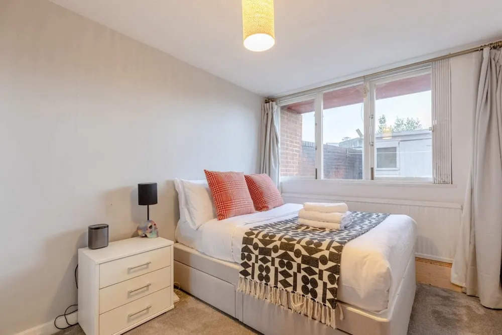 Stunning 1BD Flat w/ Garden Area, Kentish Town!