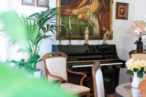Hostal Residencia Mena