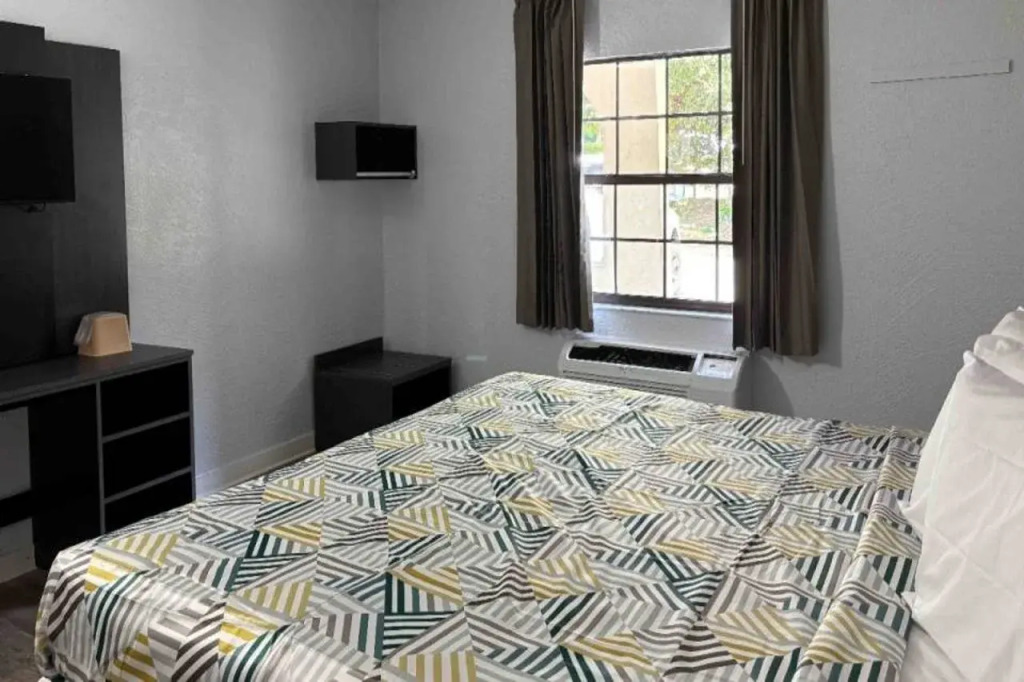 Travelodge Inn & Suites Tallahassee North
