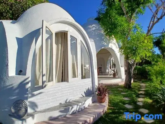 Mentigi Bay Dome Villas